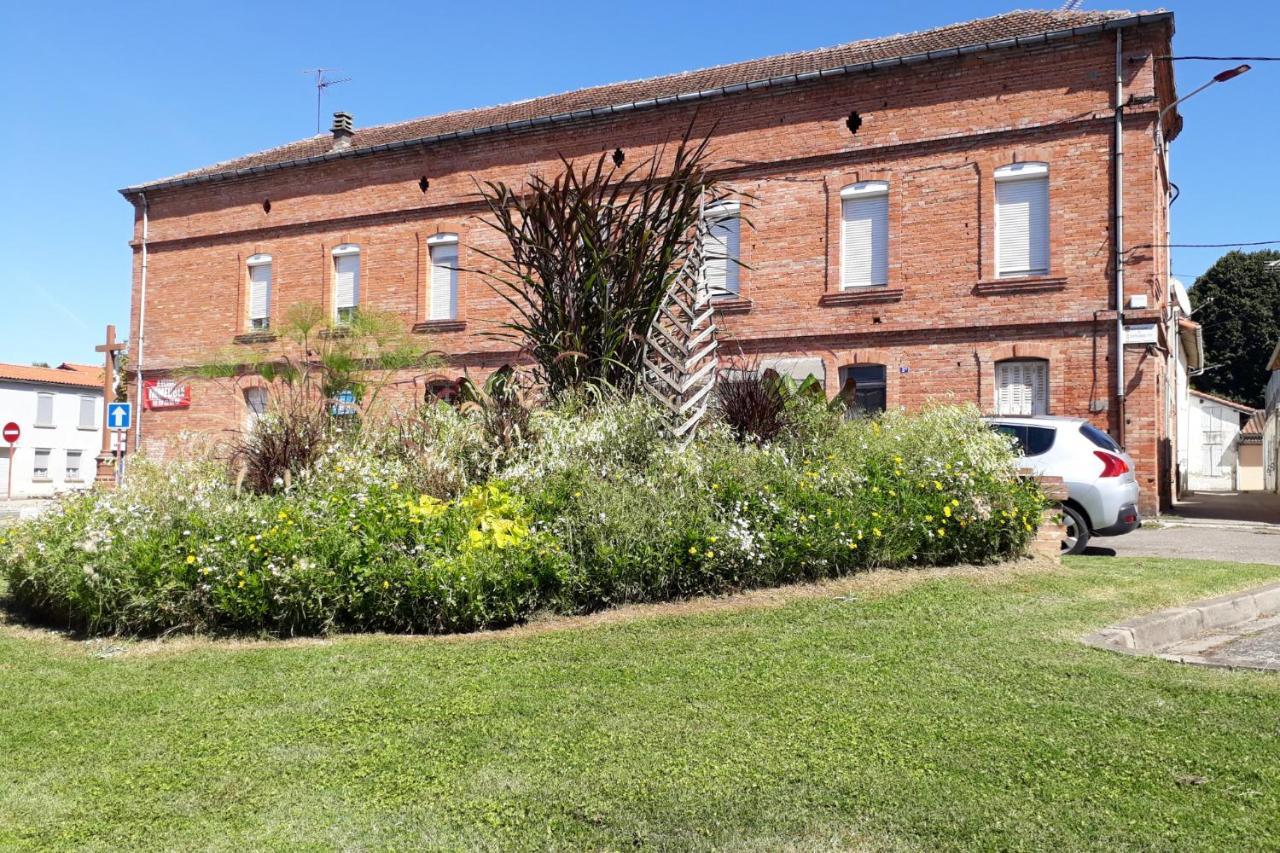 Atypique - 2 Chambres Avec Salles De Bains, Cuisine Equipee, Parking Gratuit Castelsarrasin Exterior foto
